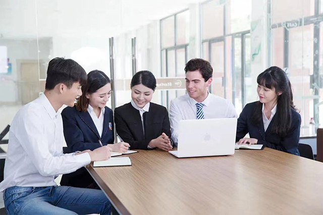 哈尔滨新华为促进学子就业采取了哪些措施